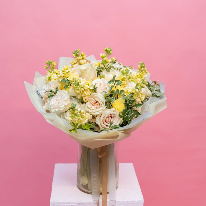 Classic bouquet "Sunny day" with roses and ranunculus