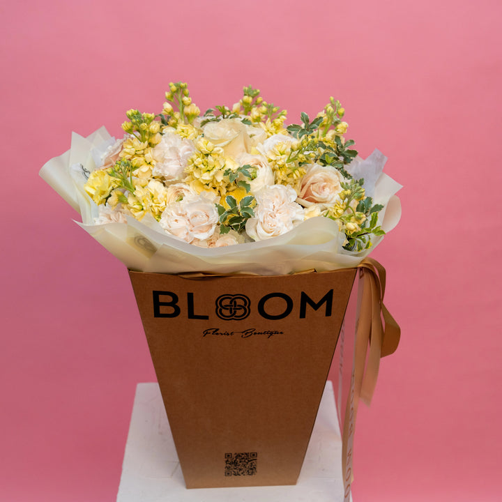 Classic bouquet "Sunny day" with roses and ranunculus