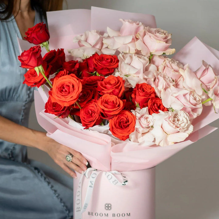 Flower box "Floristic Fountain" with red and pink roses